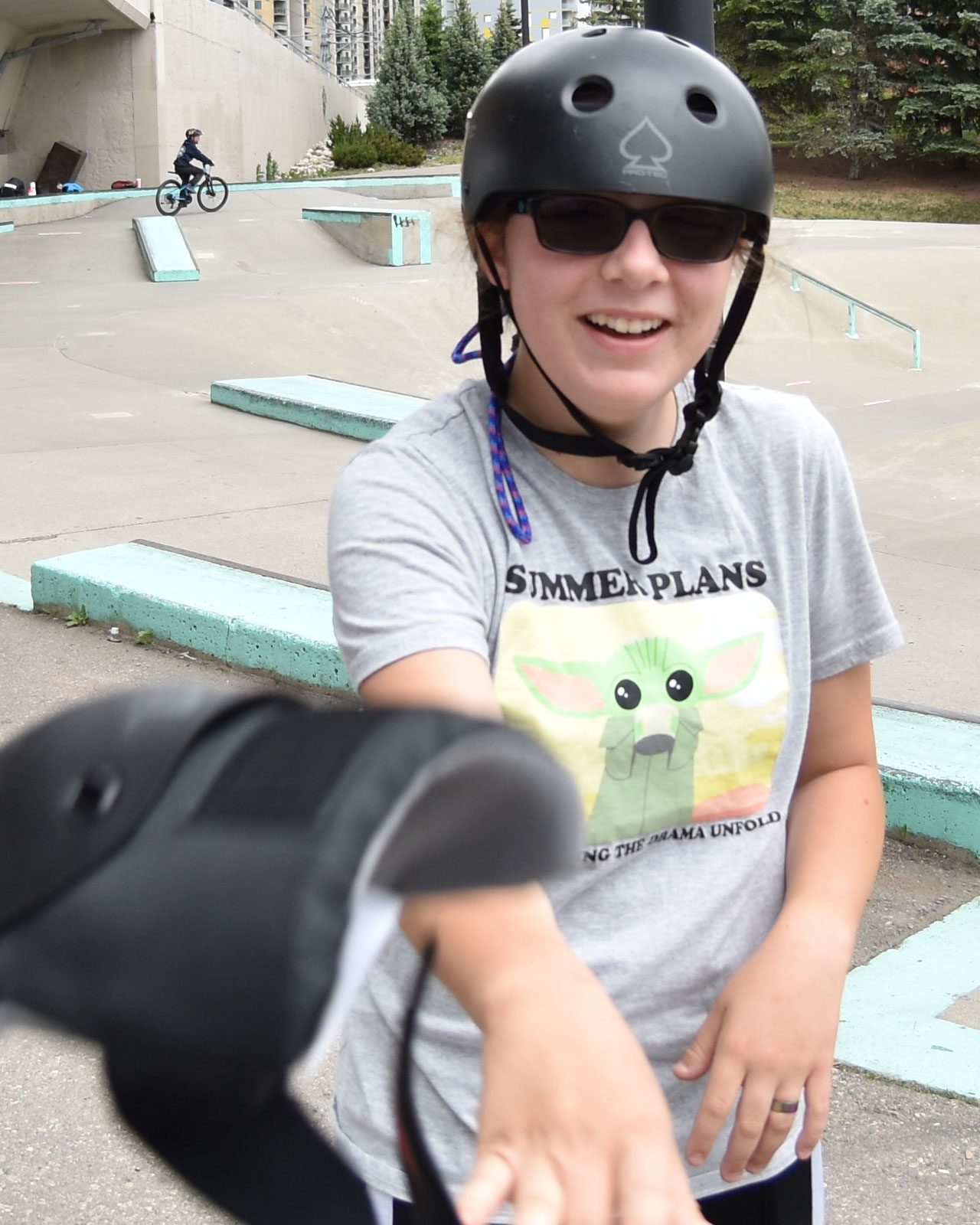 Cassandra is throwing her kneepads at the photographer... Oh brother.